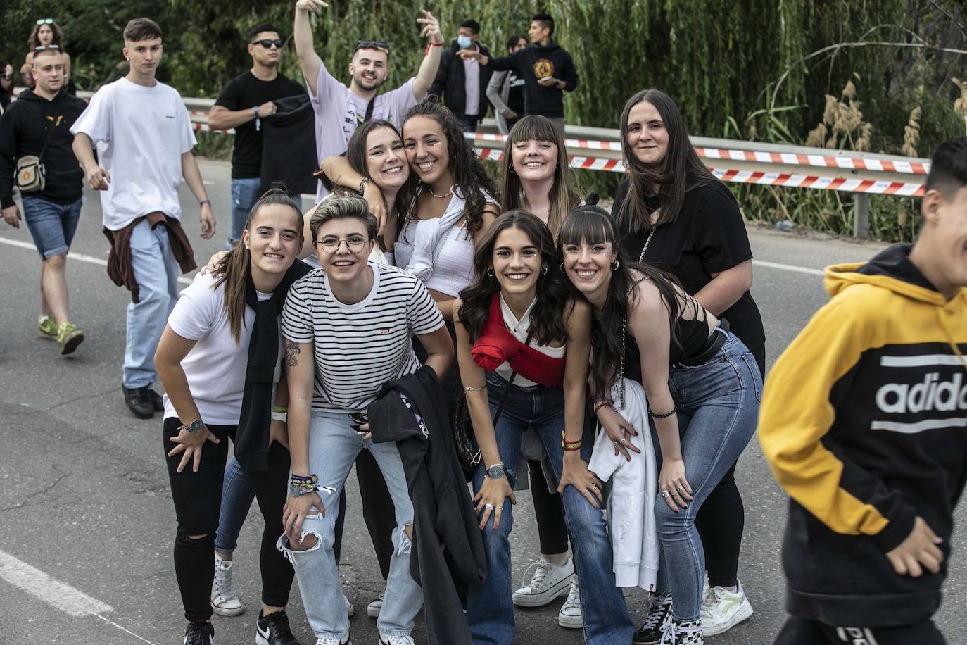 Fotos: Los asistentes al Holika, preparados para que suene la música