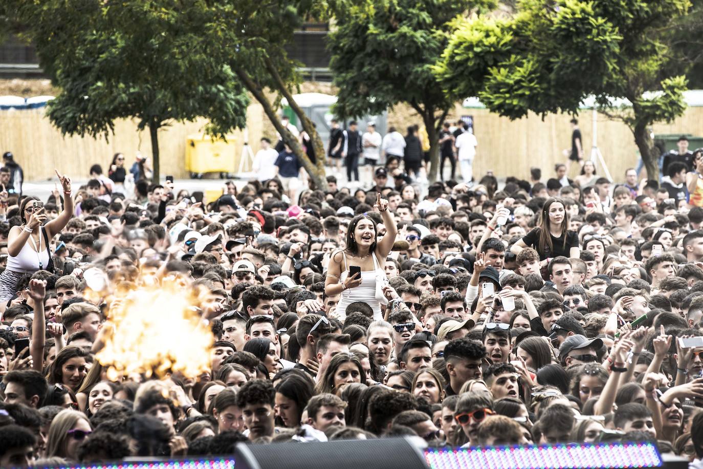 Fotos: El público del Holika se entrega frente a los escenarios