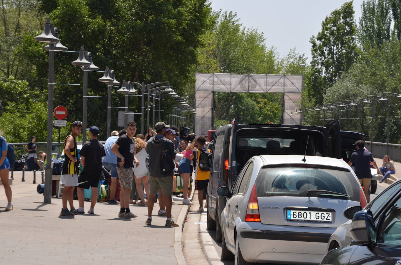 Fotos: Momento de la recogida en el festival Holika