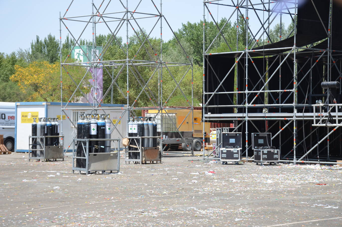Fotos: Momento de la recogida en el festival Holika
