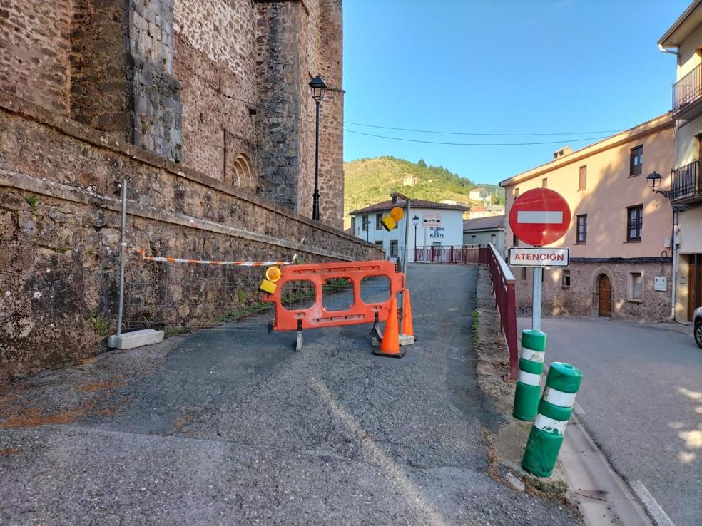 El acceso al viaducto San Martín de Ortigosa de Cameros ya está cortado por las obras. 