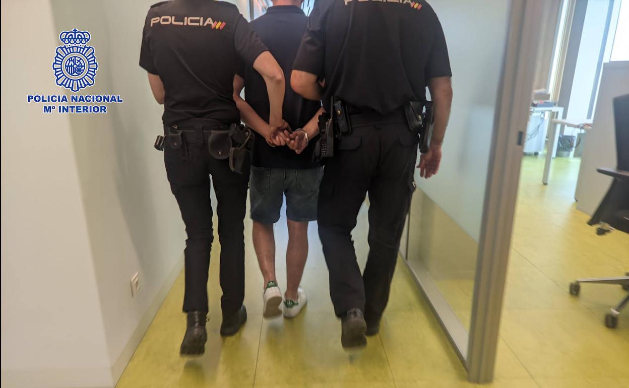 Detención del joven