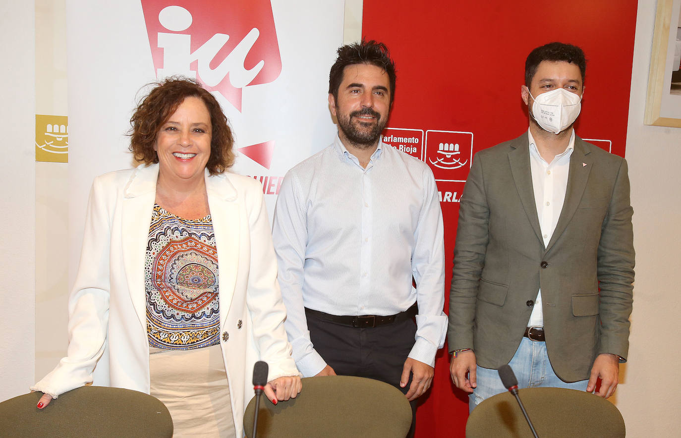 Moreno, Dorado y Díaz, en la sala de prensa del Parlamento. 