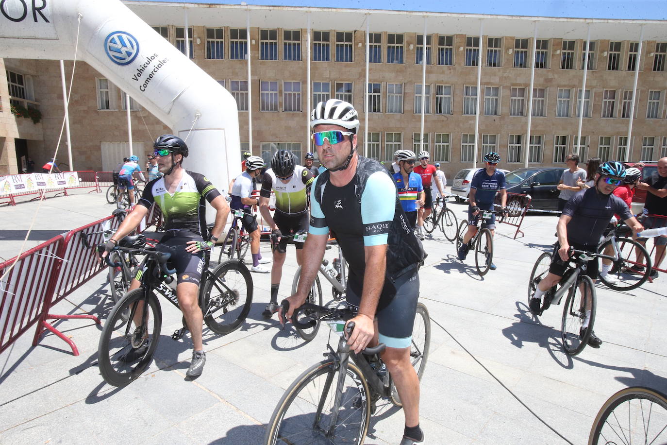 Fotos: La marea ciclista tiñe el paisaje riojano