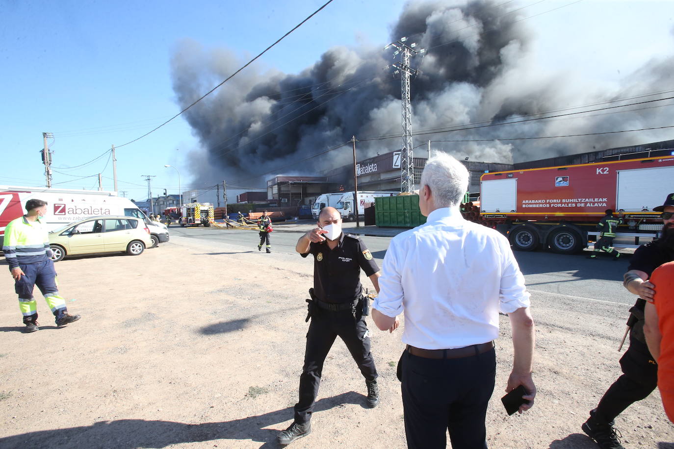 Fotos: La empresa Zabaleta, afectada por el fuego del Polígono Cantabria