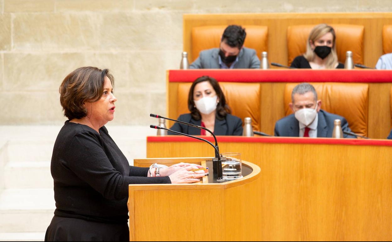 Henar Moreno, en uno de los últimos plenos celebrados en el Parlamento de La Rioja.