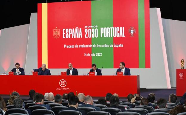 Reunión de trabajo entre Federación, comunidades, ayuntamientos y clubes.