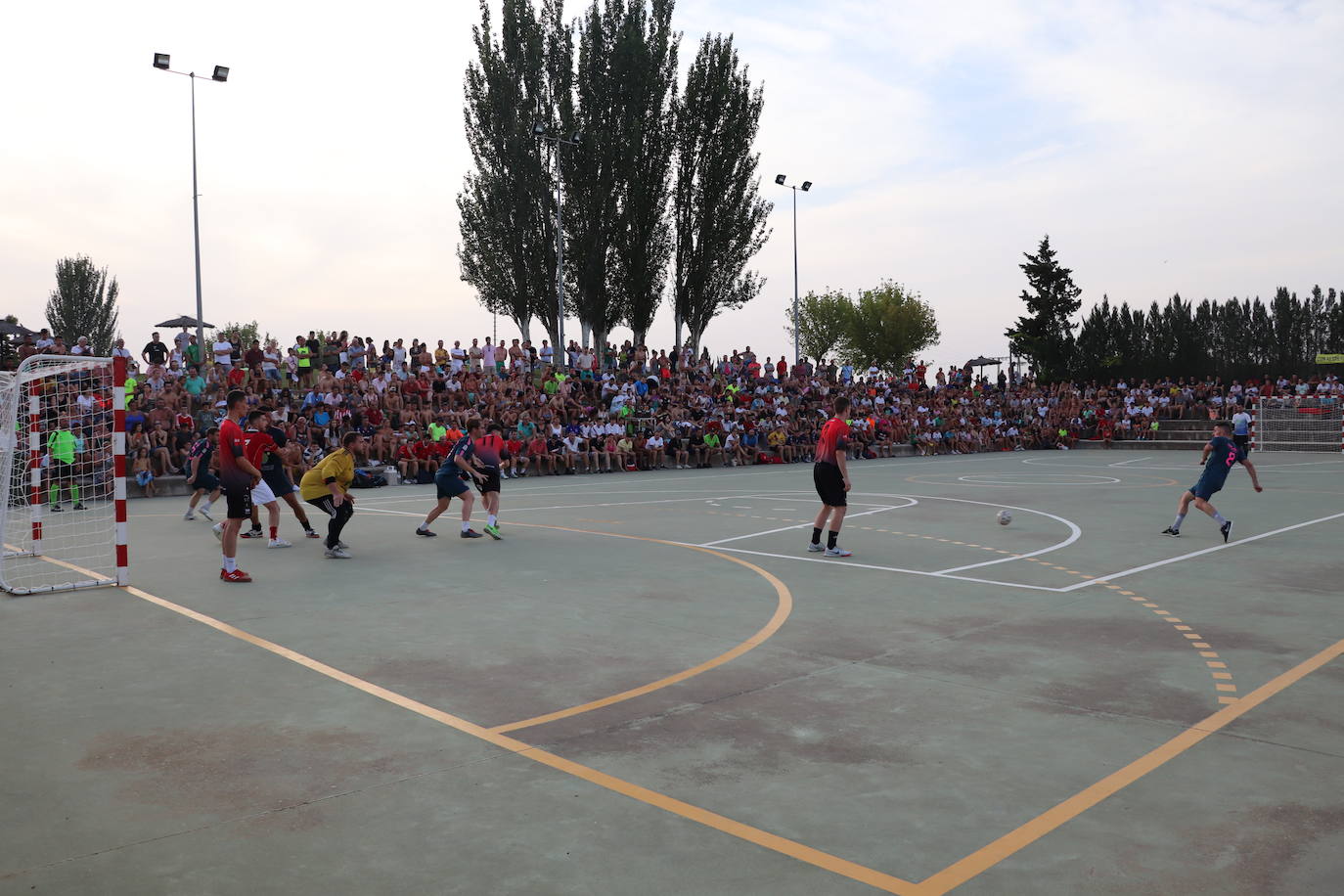 Fotos: 48 Horas de Fútbol Sala de Alfaro: Segura impulsa la remontada que da la Colegiata al Aema