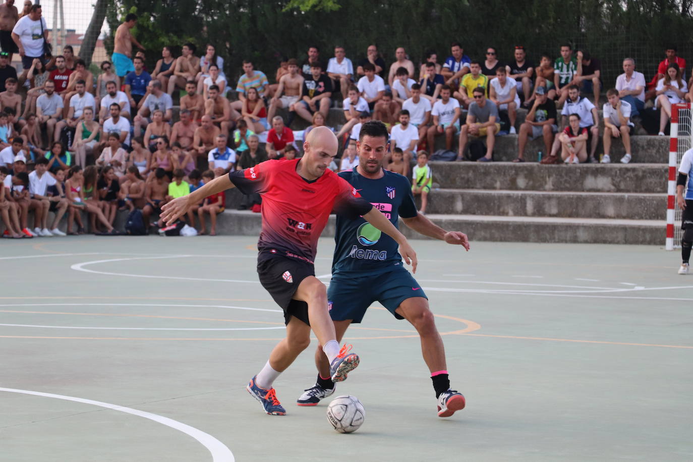 Fotos: 48 Horas de Fútbol Sala de Alfaro: Segura impulsa la remontada que da la Colegiata al Aema