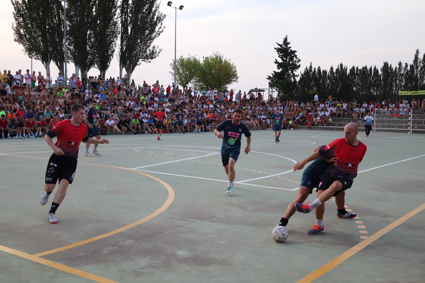 Fotos: 48 Horas de Fútbol Sala de Alfaro: Segura impulsa la remontada que da la Colegiata al Aema