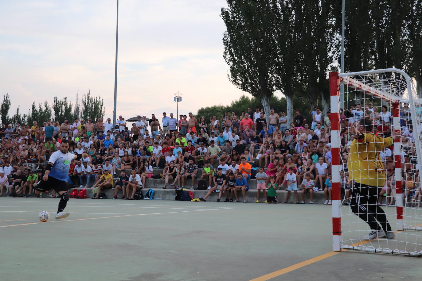 Fotos: 48 Horas de Fútbol Sala de Alfaro: Segura impulsa la remontada que da la Colegiata al Aema