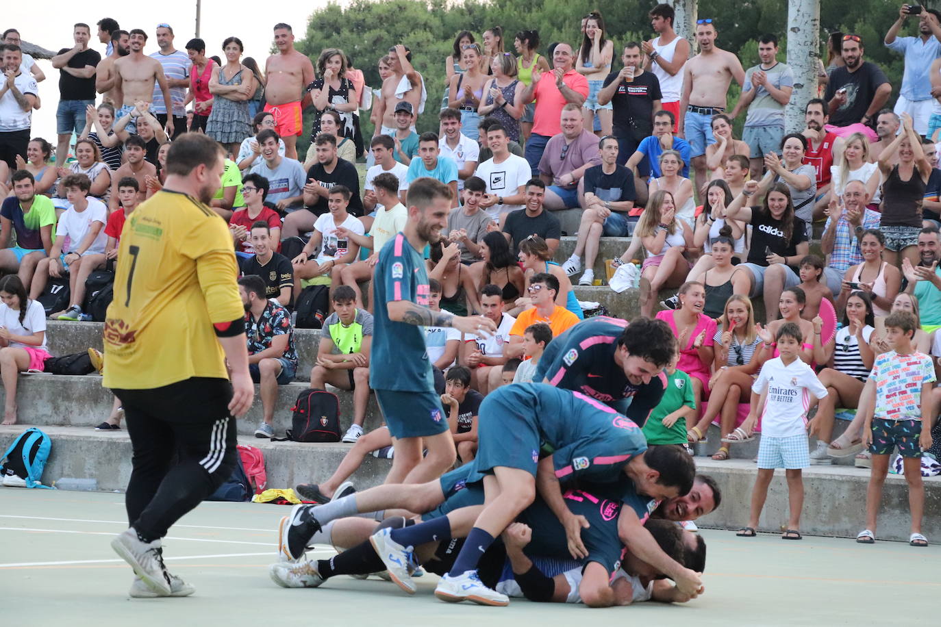 Fotos: 48 Horas de Fútbol Sala de Alfaro: Segura impulsa la remontada que da la Colegiata al Aema