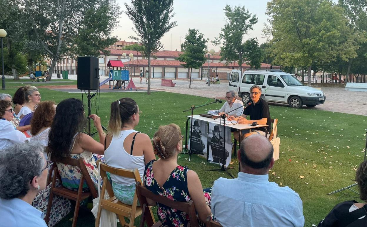 Romanos y Foronda centraron ayer el homenaje en Roberto Iglesias. 