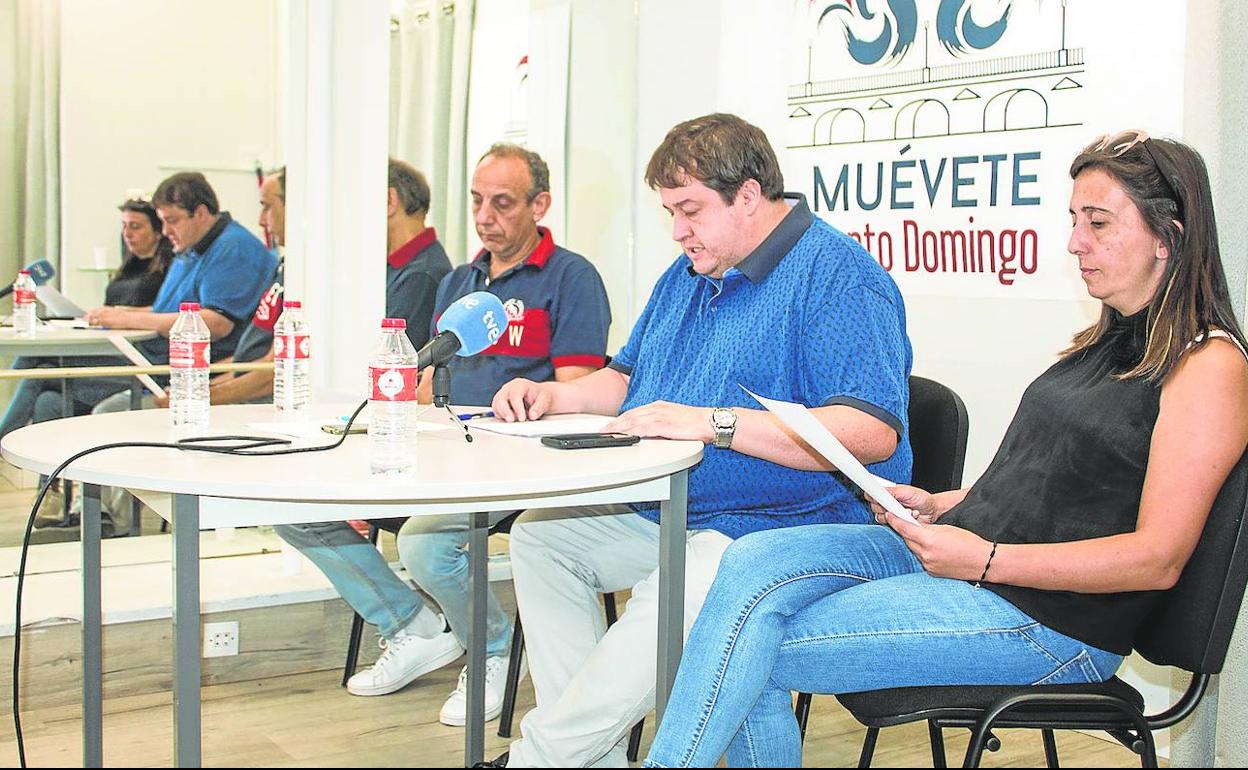 Los concejales de MSD, Carlos Barrón, Cristina Domingo y Carlos Cañas, en rueda de prensa. 