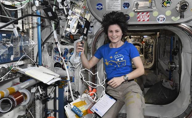 La astronauta Samantha Cristoforetti, a bordo de la Estación Espacial Internacional.