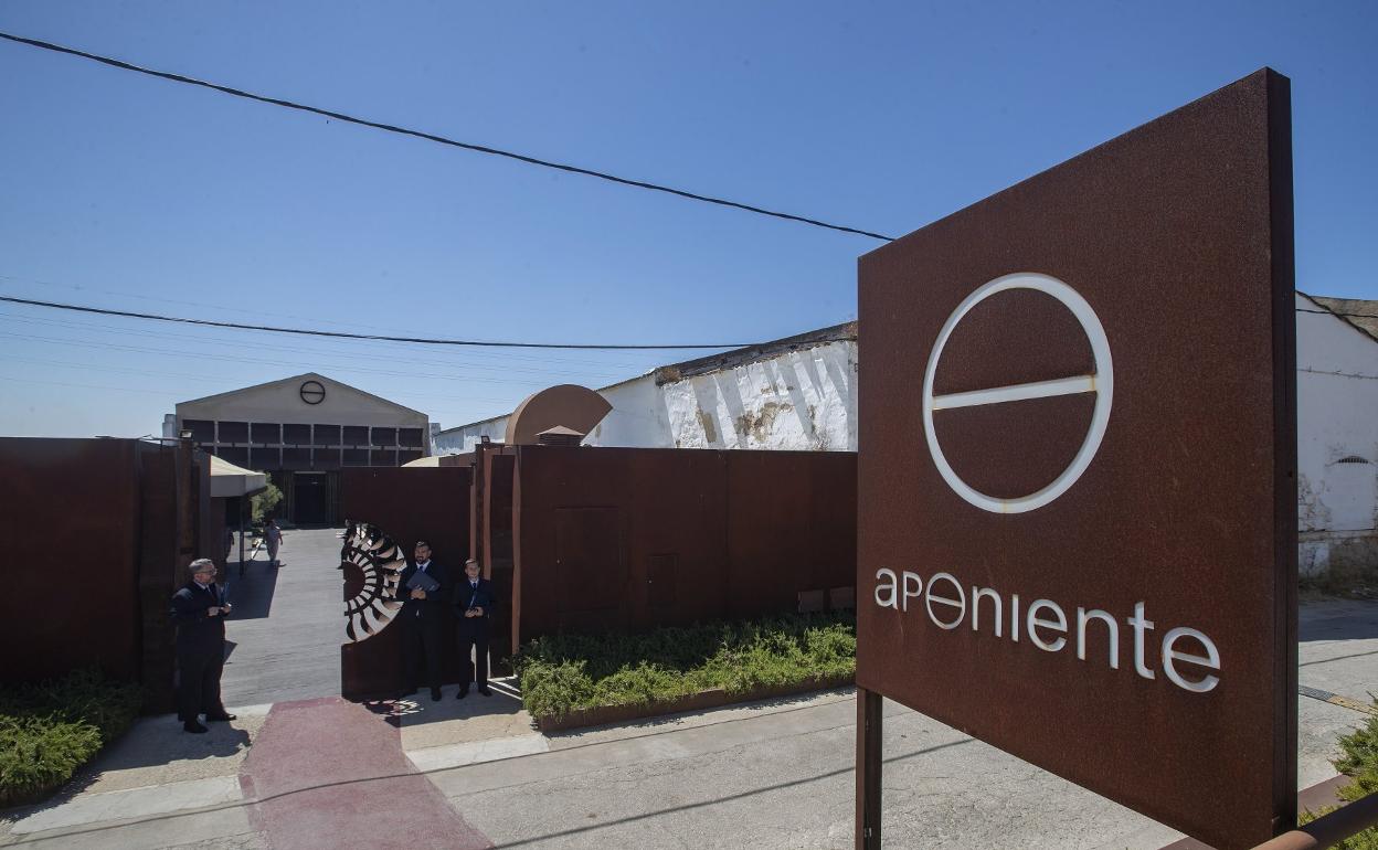 Entrada a Aponiente. 