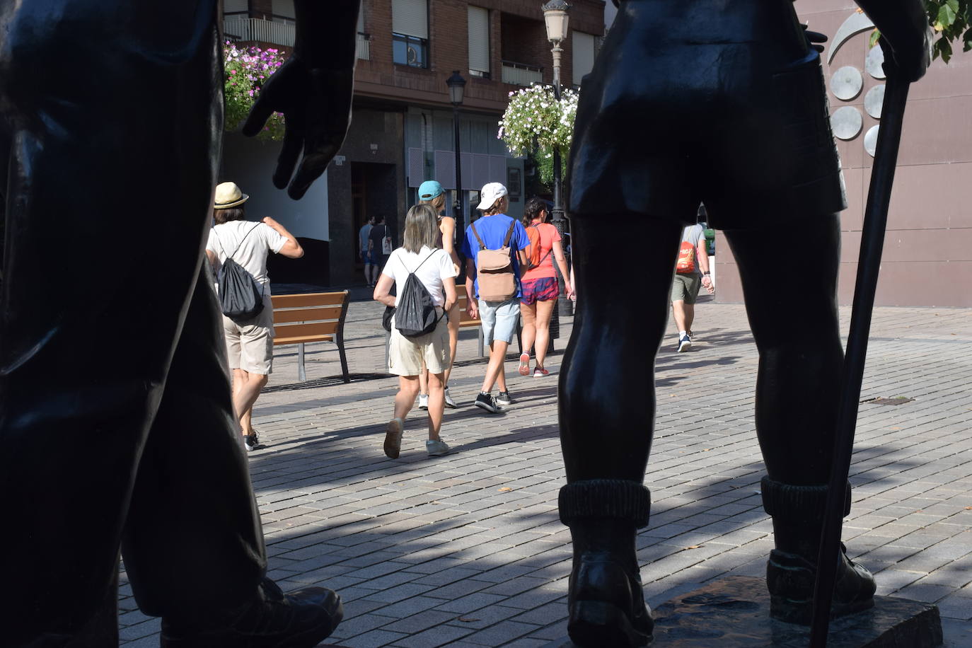 Fotos: Un recorrido simbólico y saludable por el Camino de Santiago en Logroño