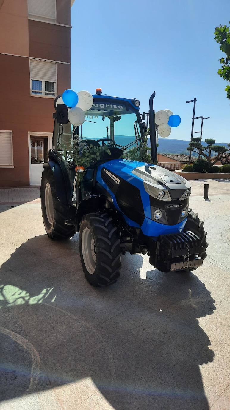 Fotos: La novia, al altar en tractor