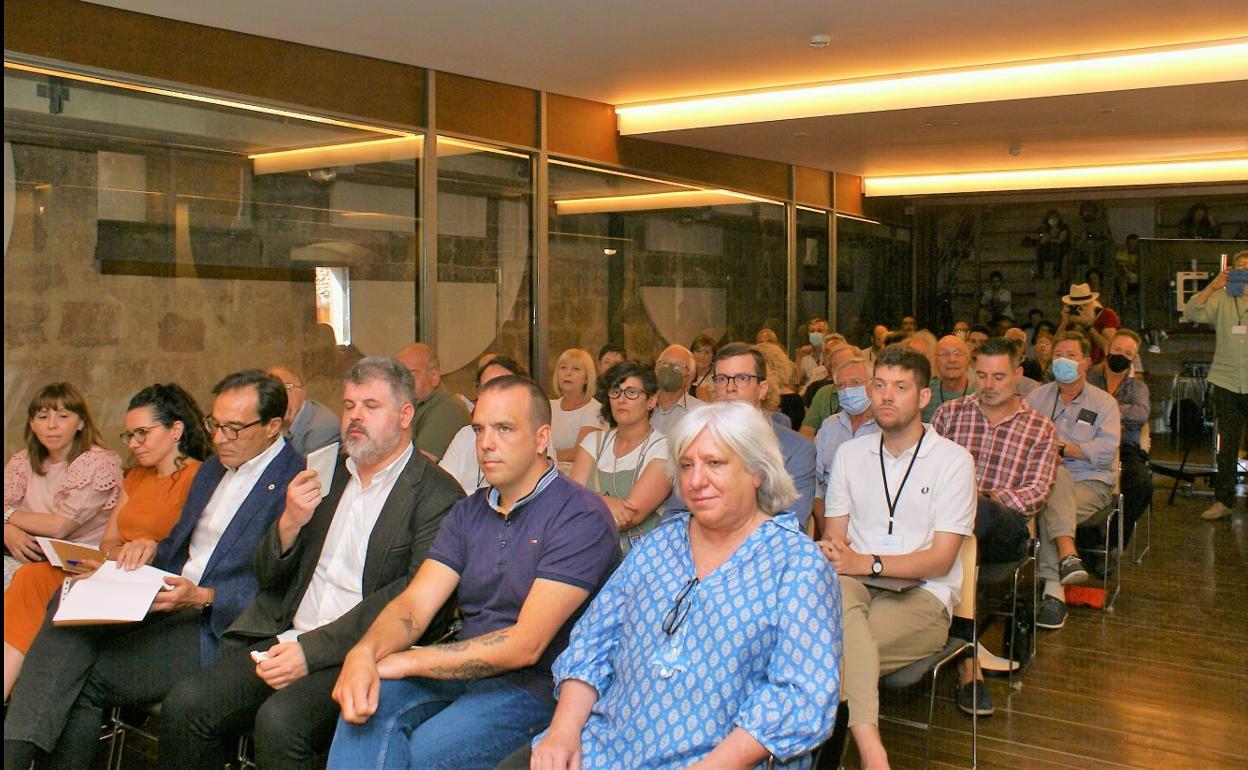 La actividad académica será impartida en el salón de la Escuela de Patrimonio. 