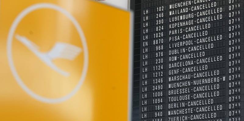 Las pantallas del aeropuerto de Frankfurt mostraban este miércoles decenas de vuelos cancelados, por el impacto de la huelga de Lufthansa