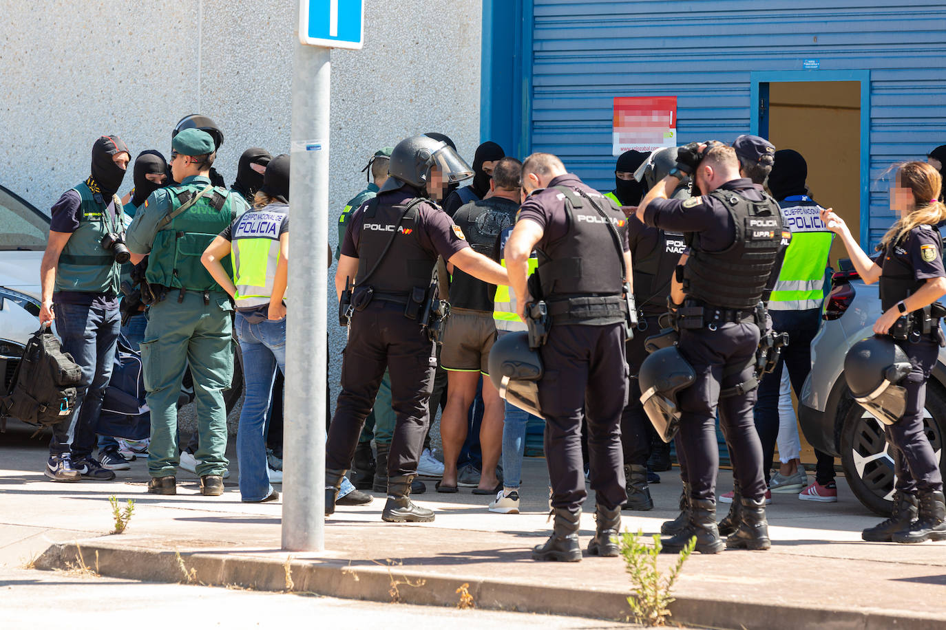 Fotos: Las imágenes de la operación policial en Lardero y Logroño