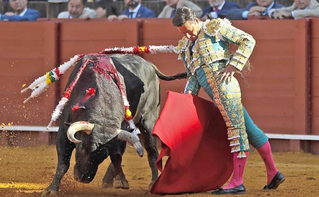 Diego Urdiales, en una corrida en La Maestranza de Sevilla. 