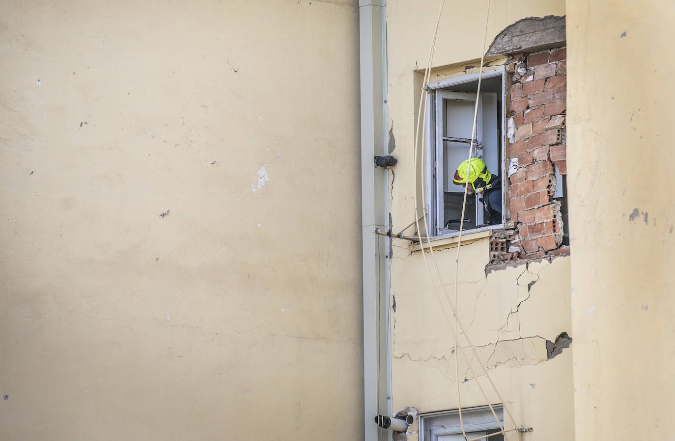 Fotos: Fallece un hombre de 40 años tras una explosión en Pérez Galdós