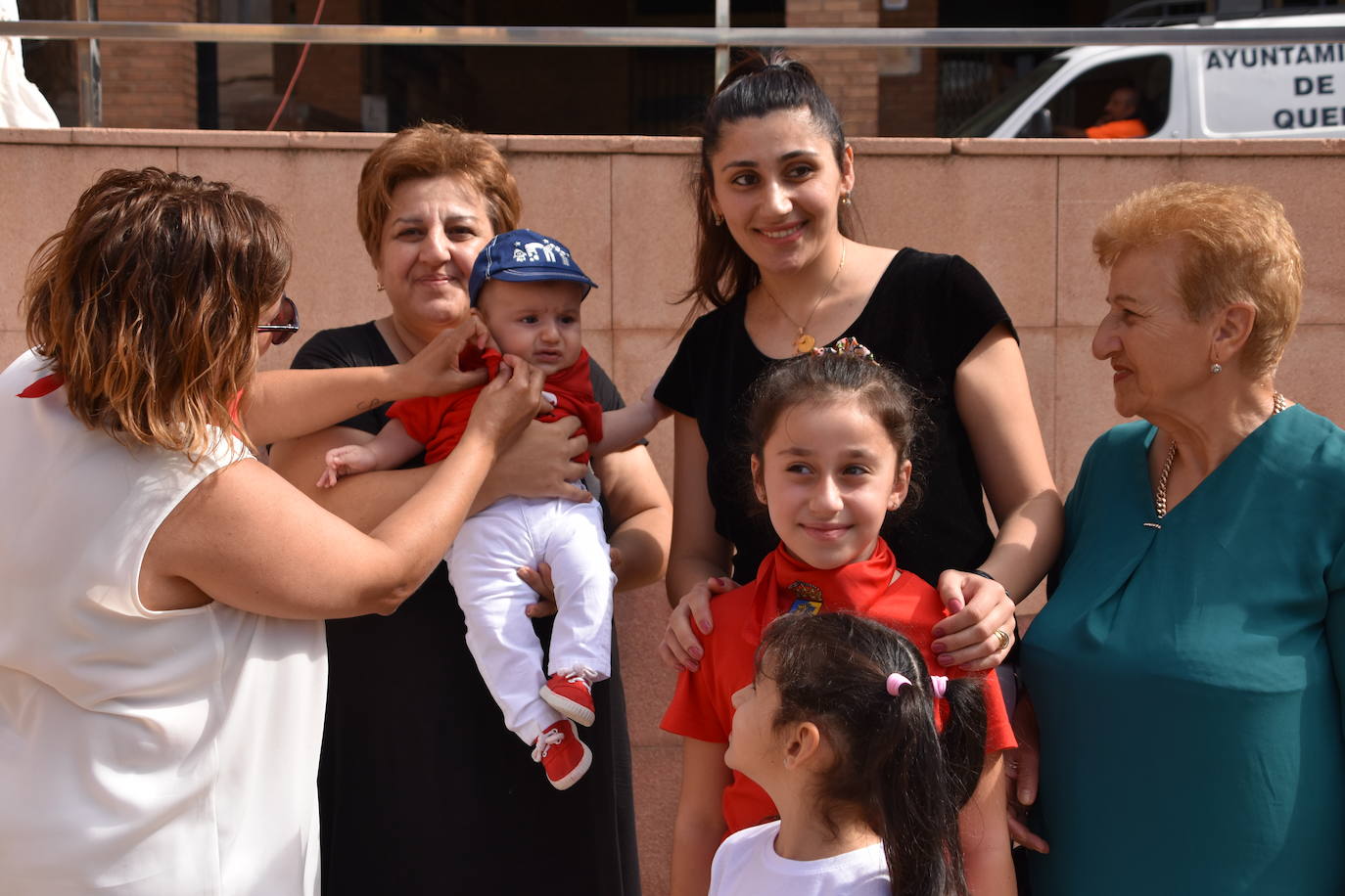 Fotos: Quel inicia las fiestas con el cohete y pañuelos para niños y mayores