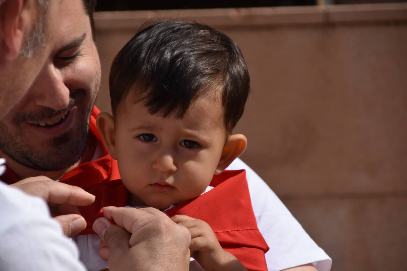 Fotos: Quel inicia las fiestas con el cohete y pañuelos para niños y mayores