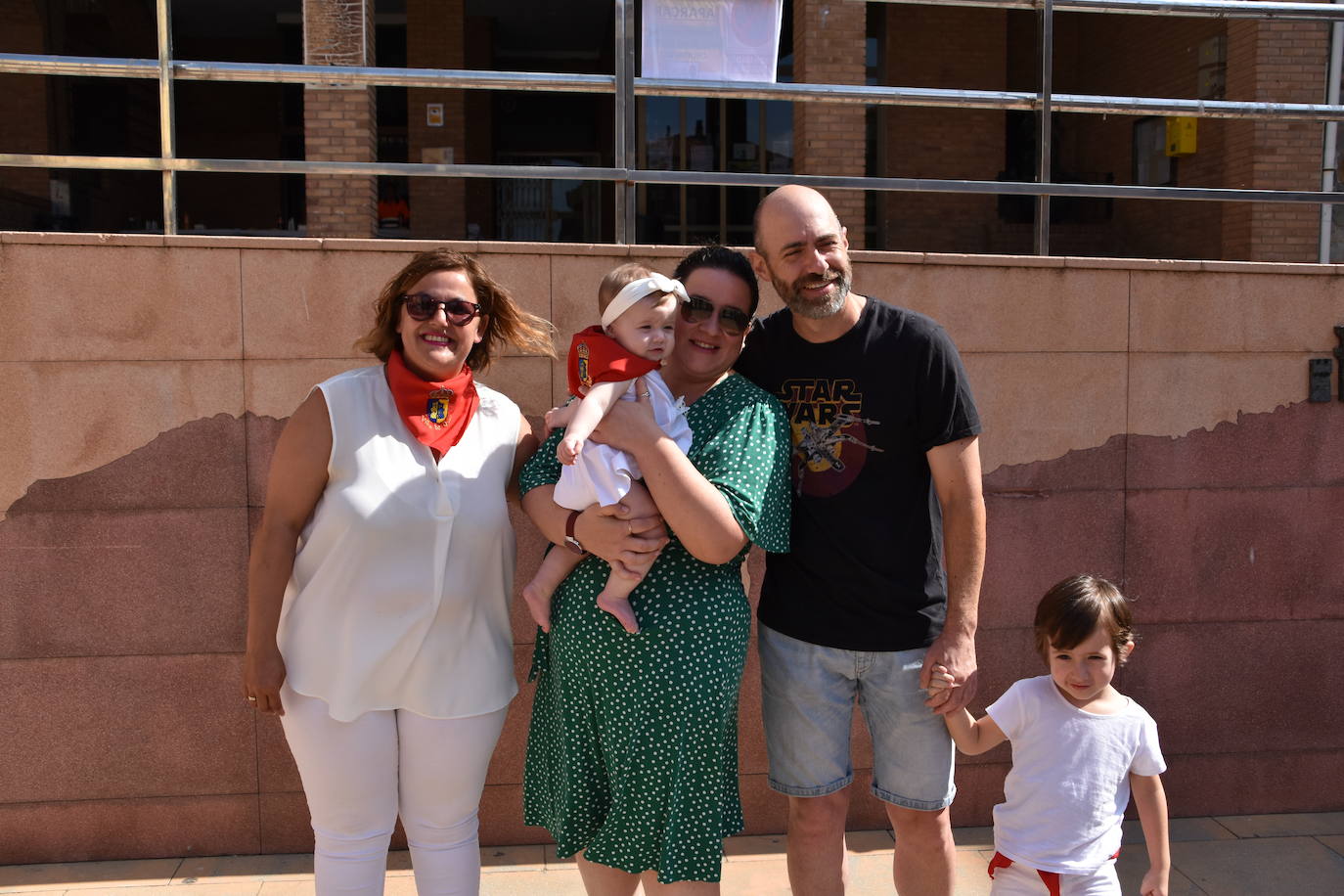 Fotos: Quel inicia las fiestas con el cohete y pañuelos para niños y mayores