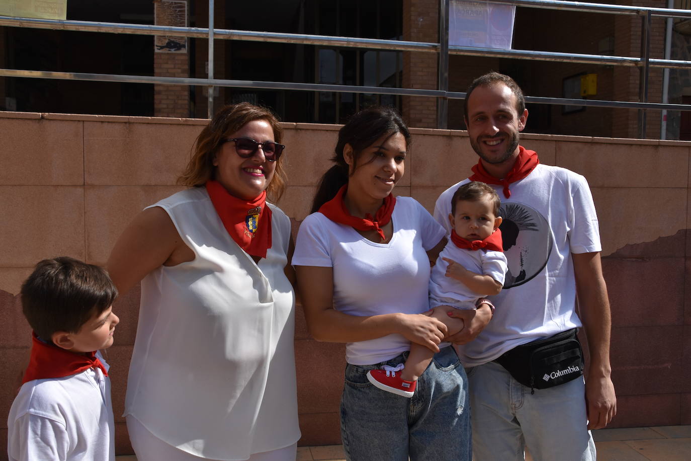 Fotos: Quel inicia las fiestas con el cohete y pañuelos para niños y mayores