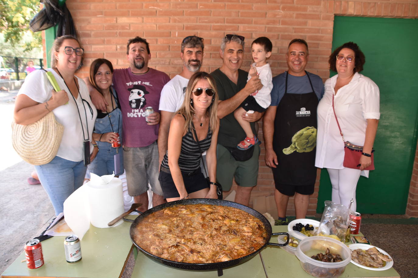 Fotos: Las cuadrillas de Quel se reúnen para comer paella