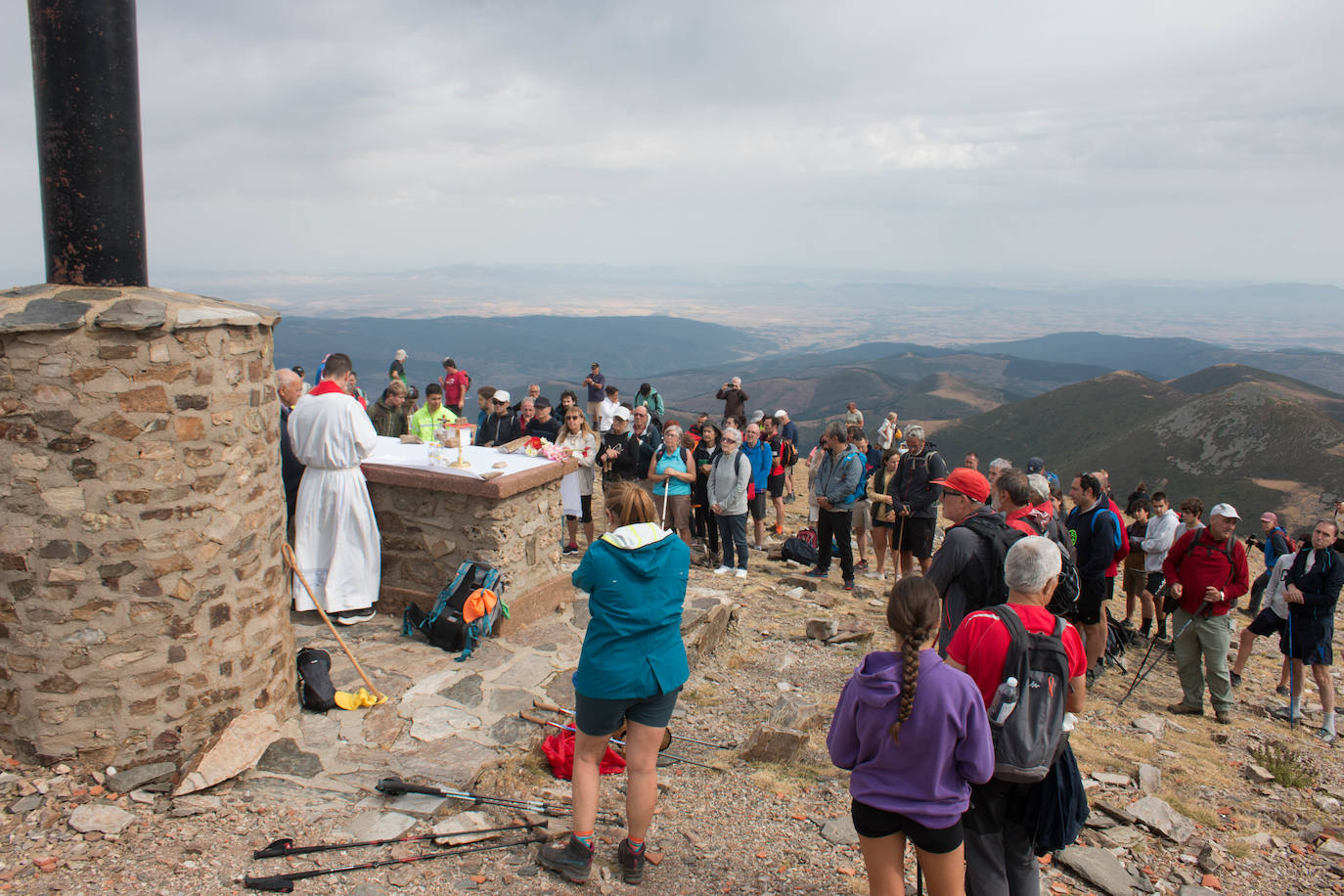 Fotos: Fiestas de Ezcaray: La romería al pico San Lorenzo, techo riojano, y la misa y procesión en la villa