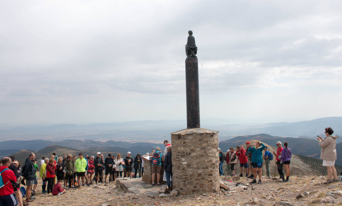 Fotos: Fiestas de Ezcaray: La romería al pico San Lorenzo, techo riojano, y la misa y procesión en la villa