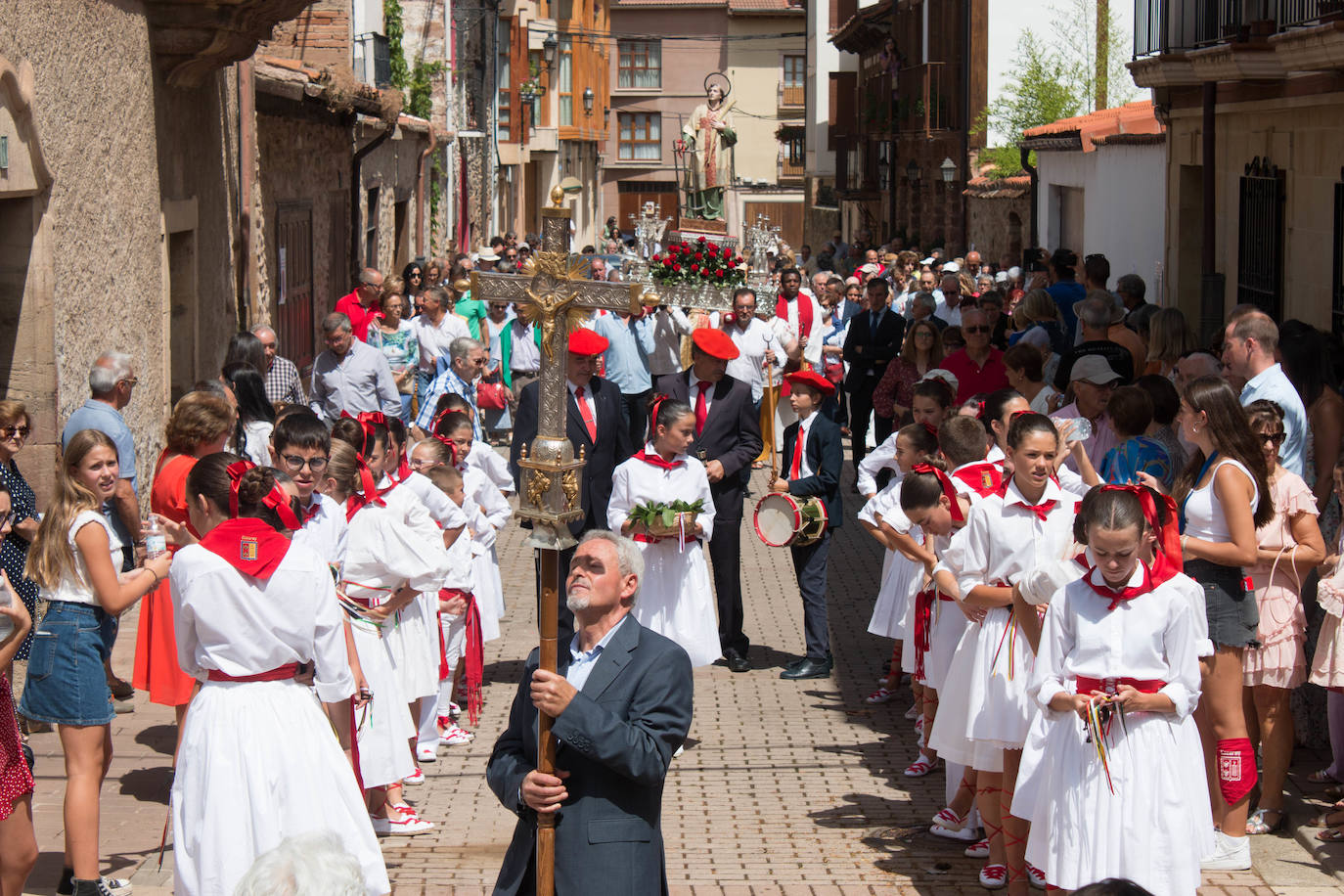 Fotos: Fiestas de Ezcaray: La romería al pico San Lorenzo, techo riojano, y la misa y procesión en la villa