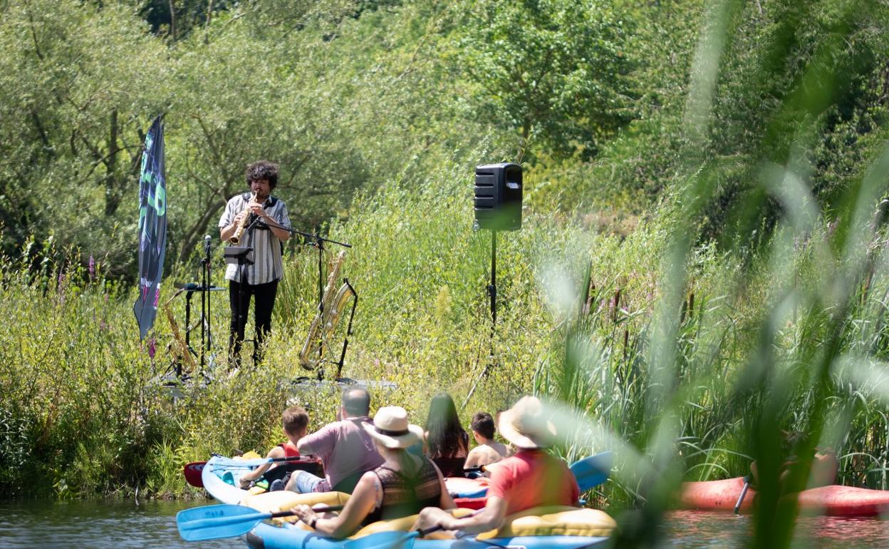Anguiano, del saxofón al arpa