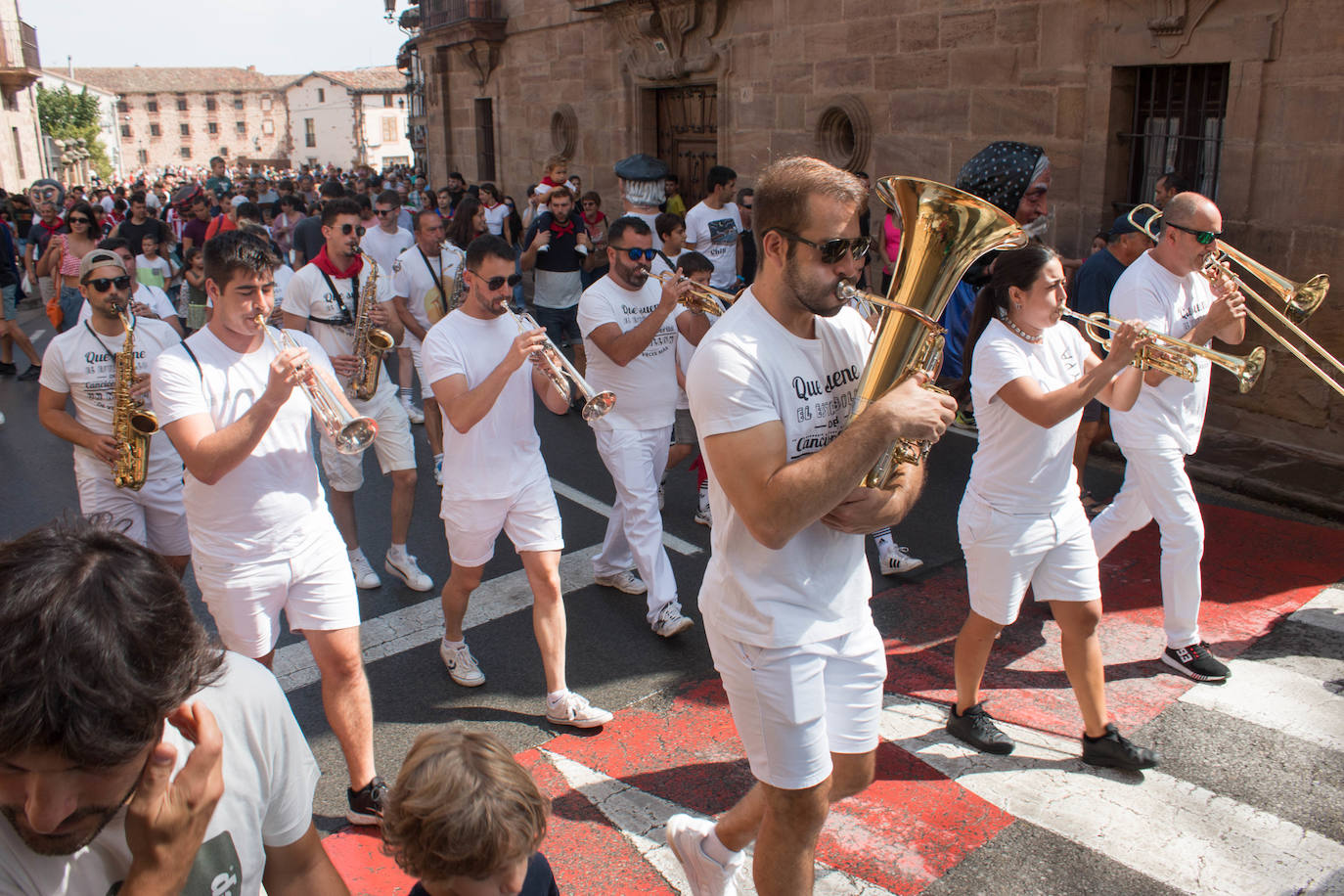 Fotos: Gigantes y cabezudos, protagonistas en Ezcaray