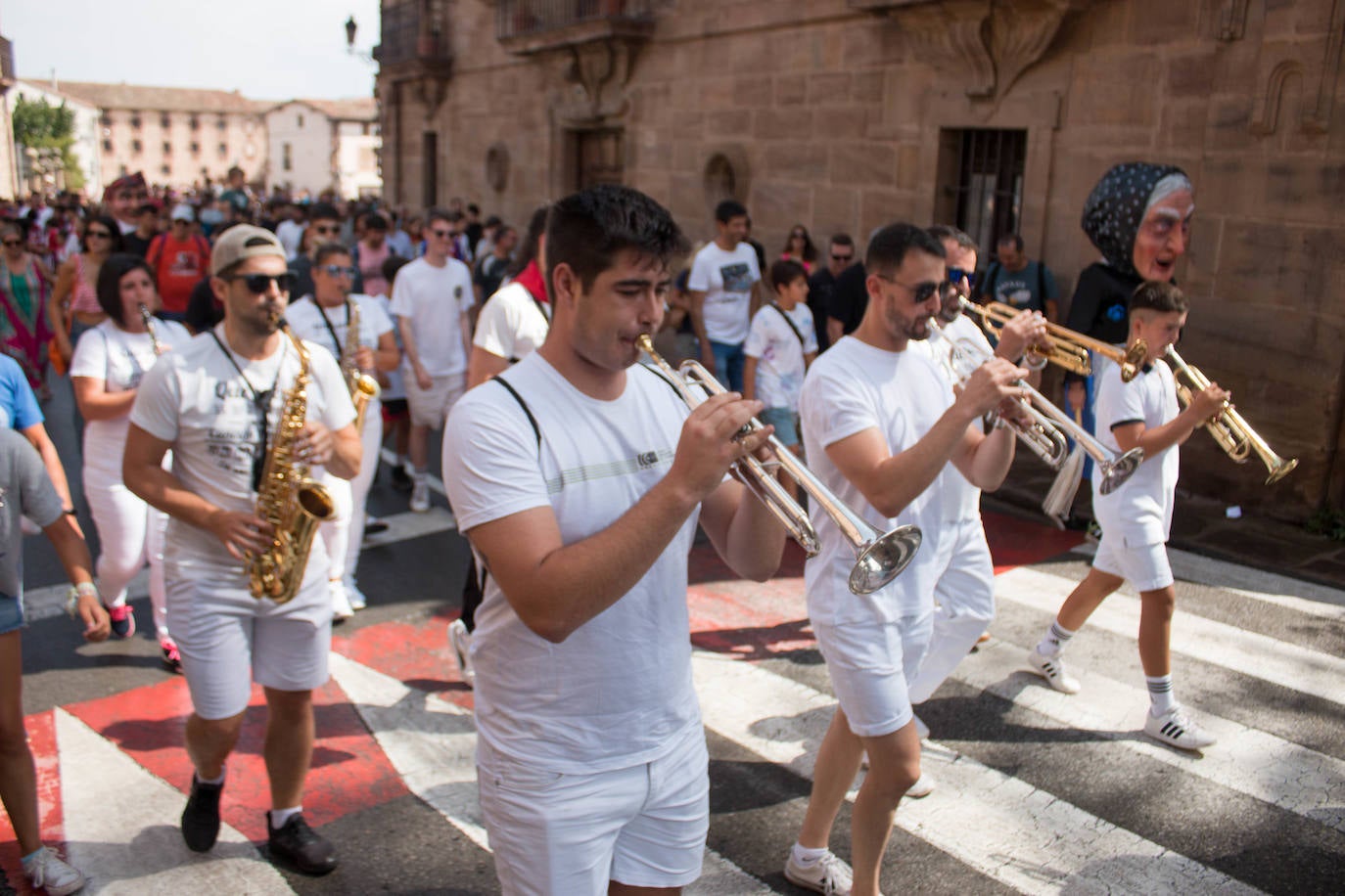 Fotos: Gigantes y cabezudos, protagonistas en Ezcaray