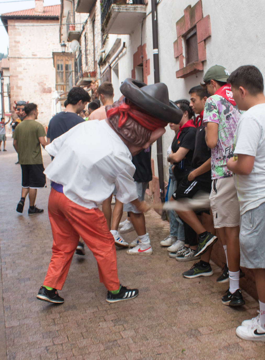 Fotos: Gigantes y cabezudos, protagonistas en Ezcaray