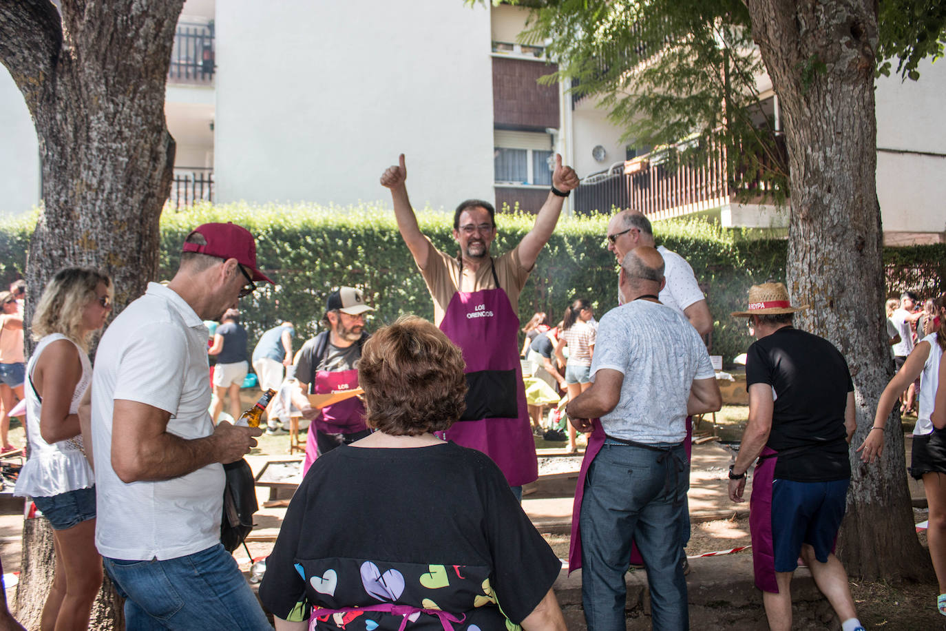 Fotos: Cuarenta cuadrillas en el Concurso de Calderetas de Ezcaray