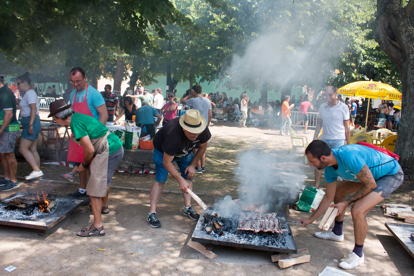 Fotos: Cuarenta cuadrillas en el Concurso de Calderetas de Ezcaray