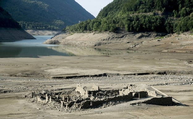 El embalse de Búbal, en el Pirineo de la provincia de Huesca, en mínimos esta semana.