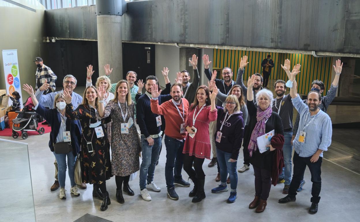 Foto de familia de los docentes que participaron en el programa. 