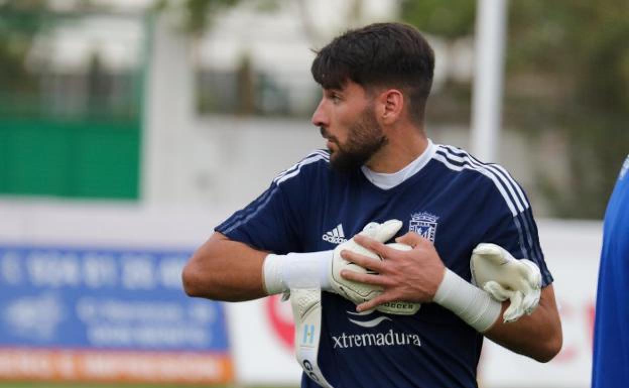 Gonzalo Crettaz antes del partido del Badajoz con el Villanovense esta pretemporada. 