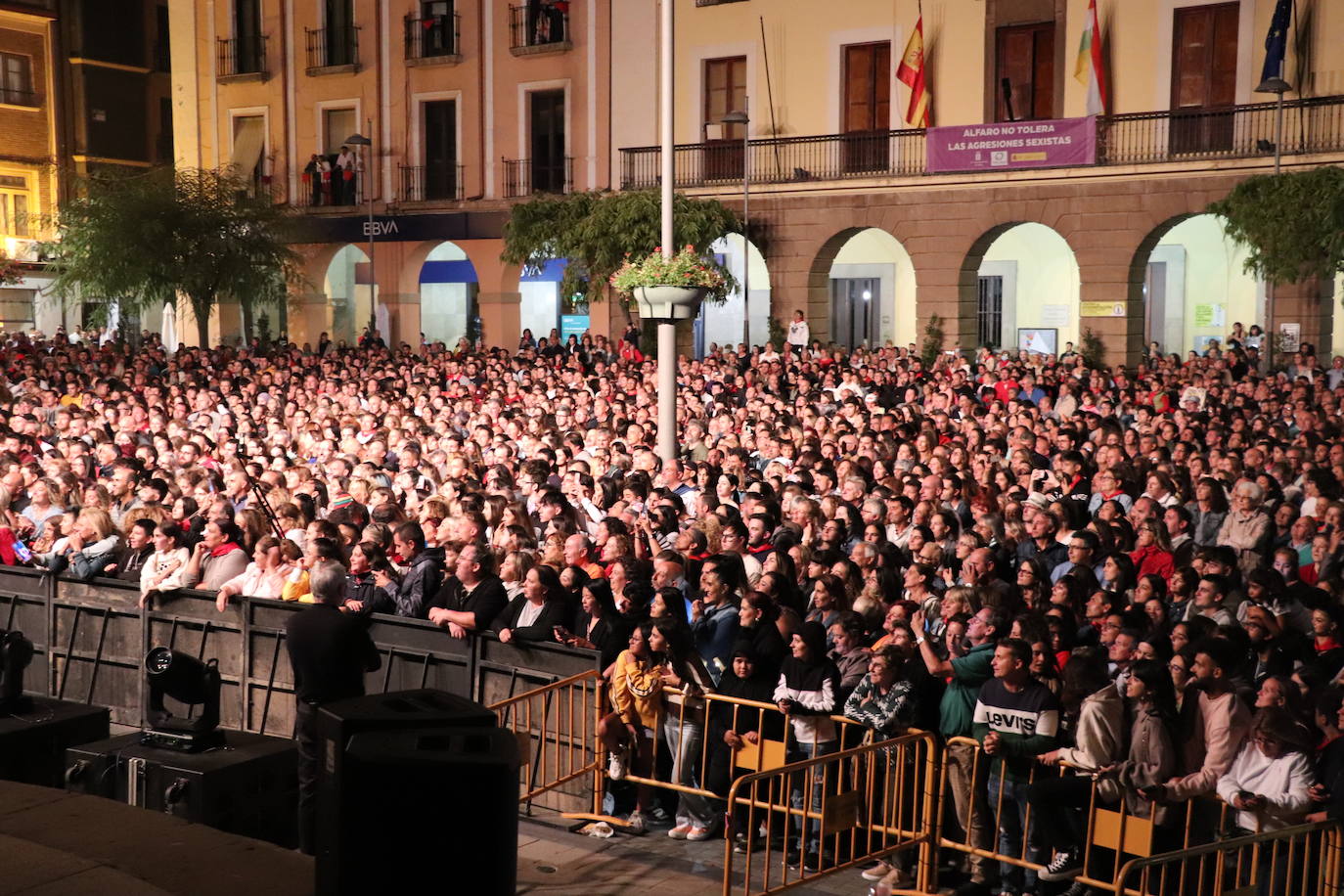 Fotos: Concierto multitudinario de Camela en Alfaro