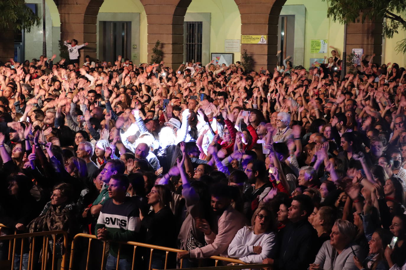 Fotos: Concierto multitudinario de Camela en Alfaro