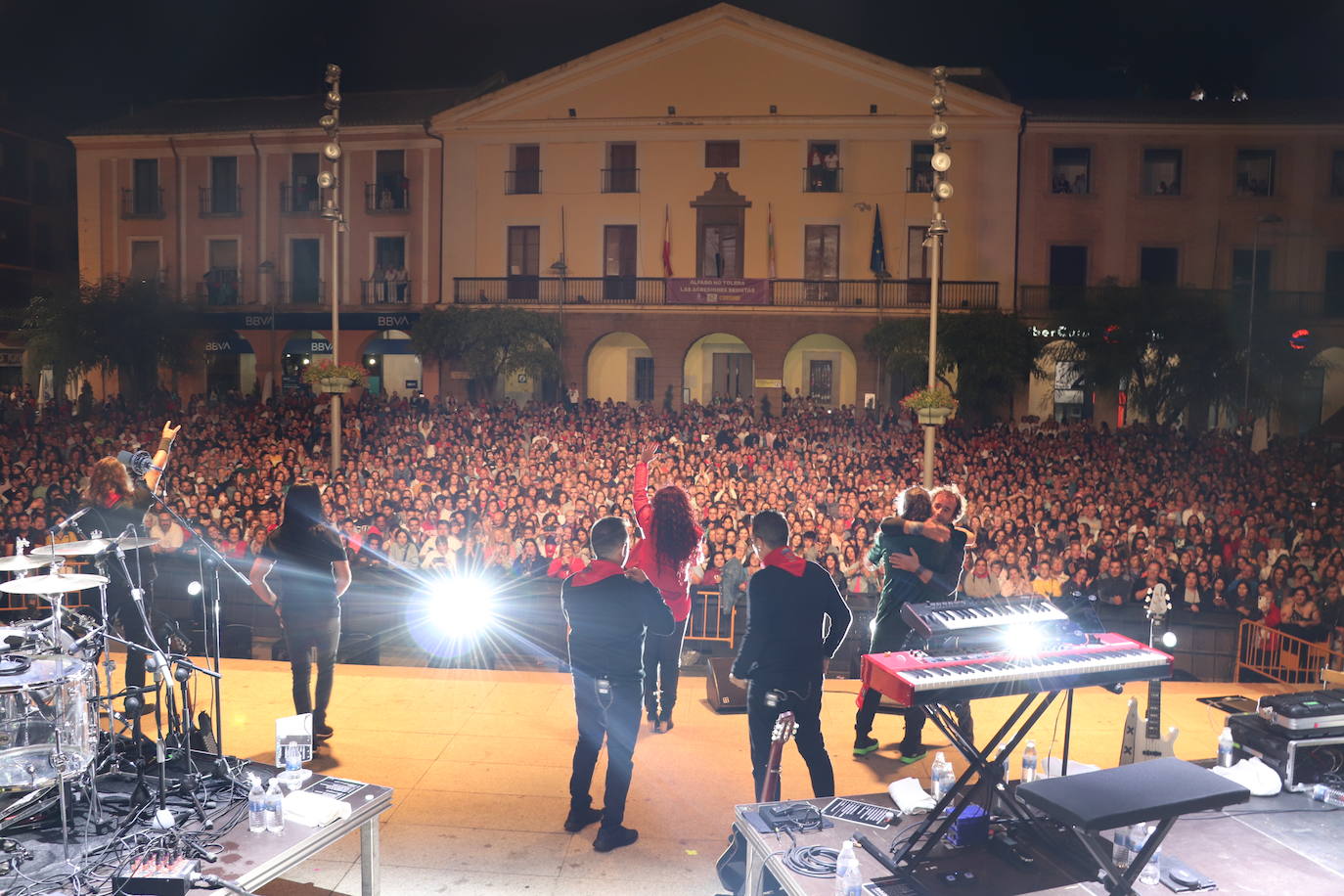 Fotos: Concierto multitudinario de Camela en Alfaro