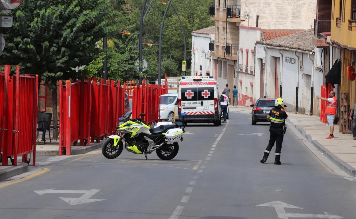 Cruz Roja ayudó durante las fiestas a la Policía Local a regular el tráfico, por ejemplo, en la procesión. 