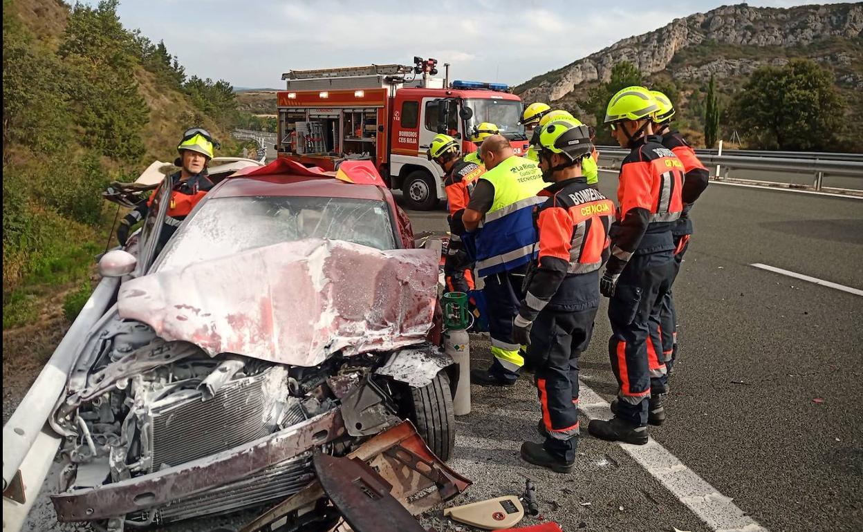 Un herido al chocar un coche y un camión en Haro