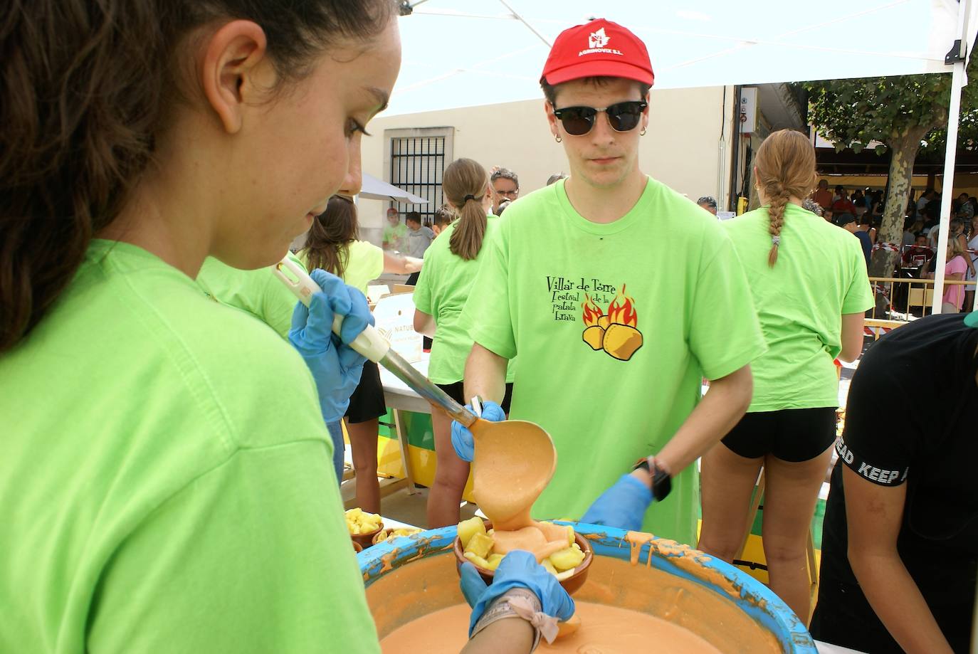 Fotos: Miles de personas asisten al Festival de la patata brava de Villar de Torre